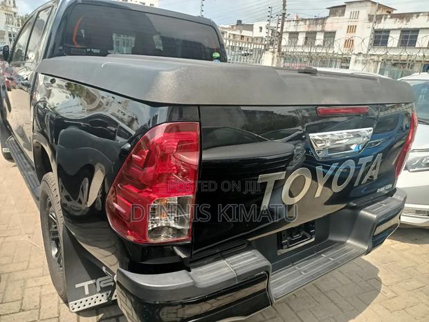 Toyota Hilux 2019 Black