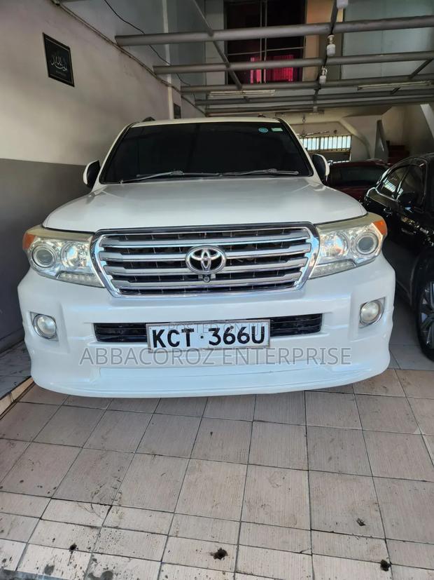 Toyota Land Cruiser 4.6 V8 AX 2013 Pearl