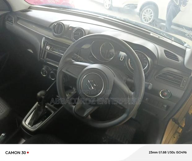 Suzuki Swift 2018 Gold
