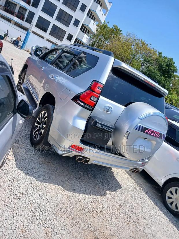 Toyota Land Cruiser Prado 2.8 2018 Silver