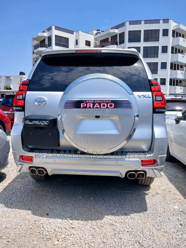 Toyota Land Cruiser Prado 2.8 2018 Silver