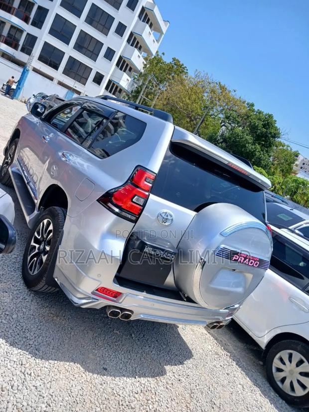 Toyota Land Cruiser Prado 2.8 2018 Silver
