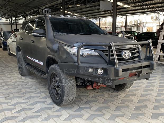 Toyota Fortuner 2.8 D AWD 2015 Gray