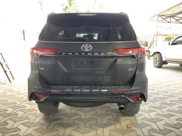 Toyota Fortuner 2.8 D AWD 2015 Gray