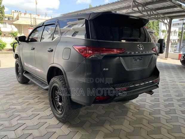 Toyota Fortuner 2.8 D AWD 2015 Gray