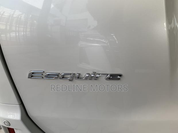 Toyota Esquire 1.8 FWD Hybrid (7 seater) 2017 Pearl