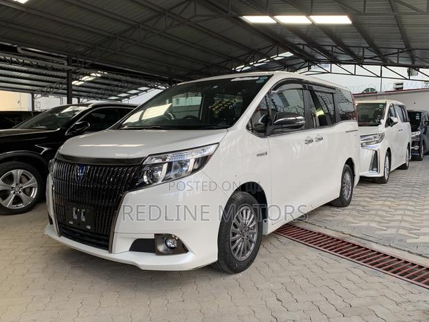 Toyota Esquire 1.8 FWD Hybrid (7 seater) 2017 Pearl