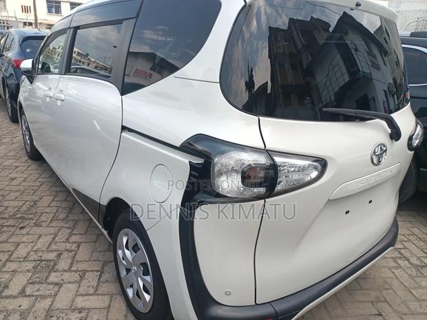Toyota Sienta 2018 White