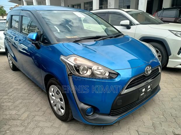 Toyota Sienta 2018 Blue