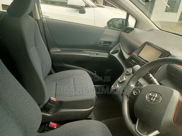 Toyota Sienta 2018 Blue