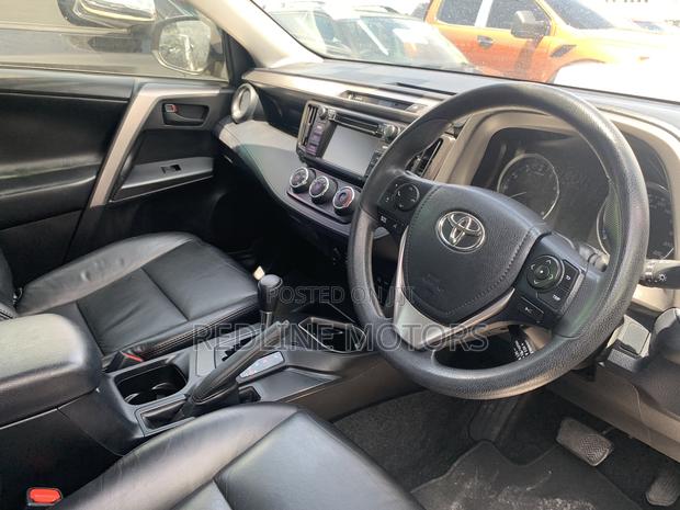Toyota RAV4 LE FWD (2.5L 4cyl 6A) 2017 Gray