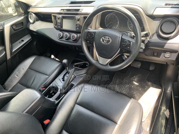 Toyota RAV4 LE FWD (2.5L 4cyl 6A) 2017 Gray