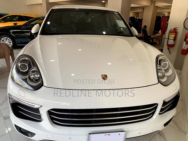 Porsche Cayenne Base AWD 2018 Pearl
