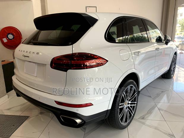 Porsche Cayenne Base AWD 2018 Pearl