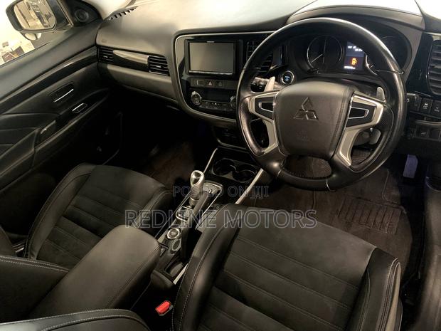 Mitsubishi Outlander 2.0 PHEV AWD 2016 Matt Black