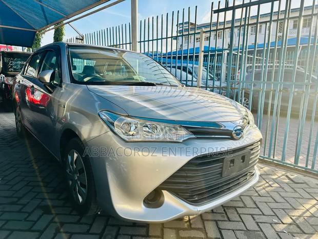 Toyota Axio 1.5 Hybrid 2WD 2017 Silver