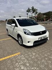 Toyota ISIS 2016 White for sale