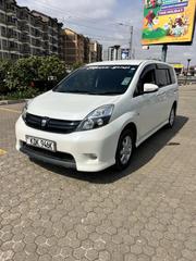 Toyota ISIS 2016 White for sale