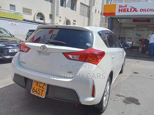 Toyota Auris 2013 White