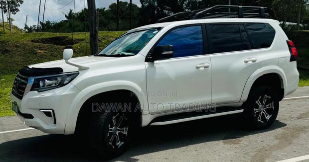 Toyota Land Cruiser Prado 2.8 2018 White
