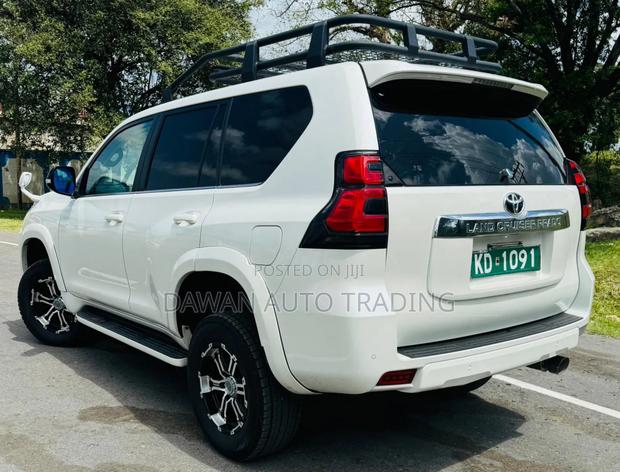 Toyota Land Cruiser Prado 2.8 2018 White