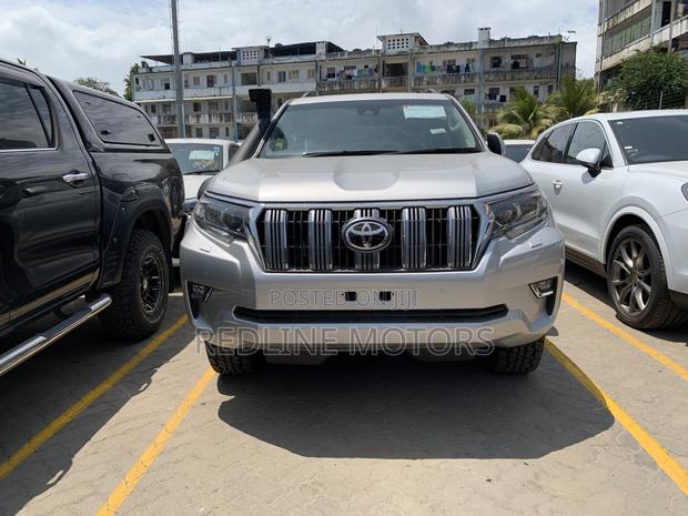 Toyota Land Cruiser Prado 2.8 2017 Silver