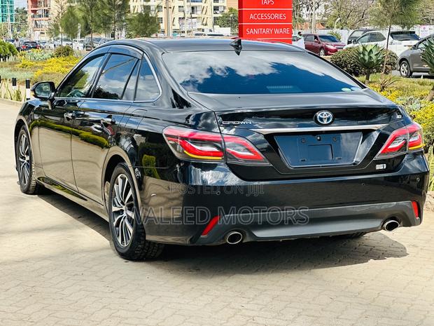 Toyota Crown 2018 Black
