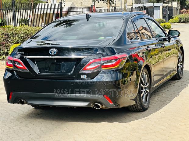 Toyota Crown 2018 Black