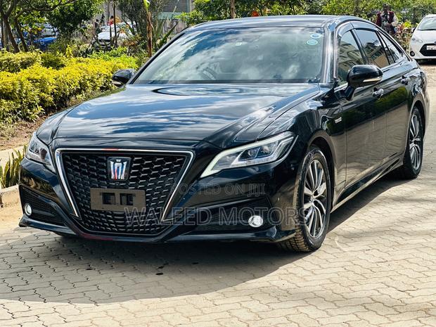 Toyota Crown 2018 Black