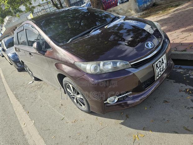 Toyota Wish 2013