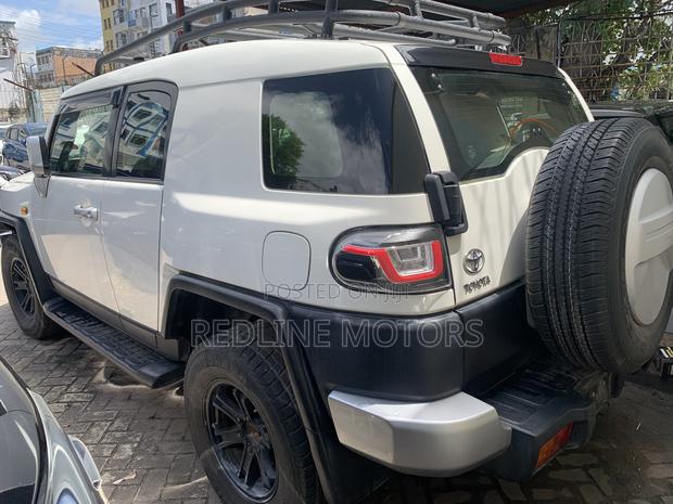 Toyota FJ Cruiser 2015 Off white