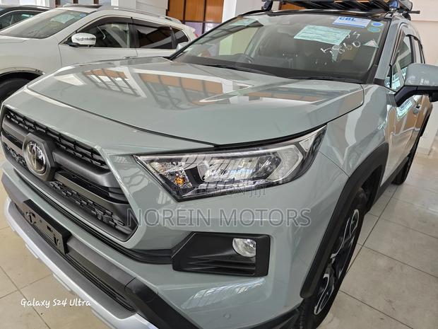 Toyota RAV4 2021 Green