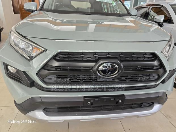 Toyota RAV4 2021 Green