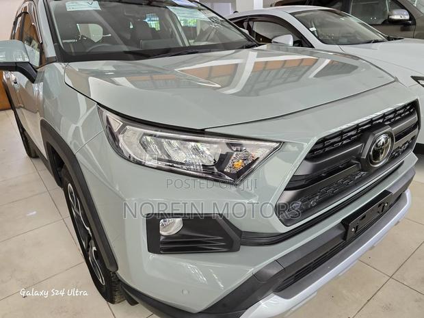Toyota RAV4 2021 Green