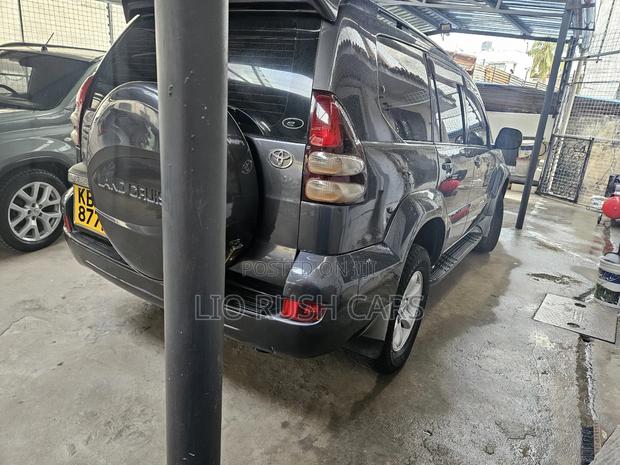 Toyota Land Cruiser Prado 2005 Gray