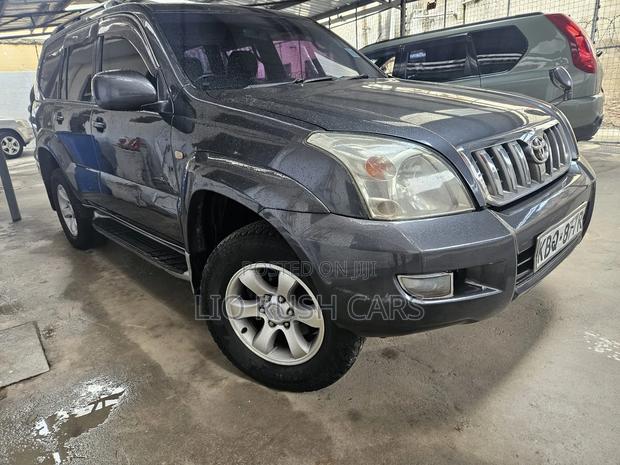 Toyota Land Cruiser Prado 2005 Gray