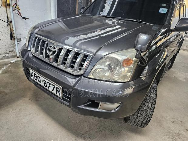Toyota Land Cruiser Prado 2005 Gray