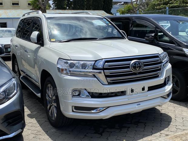 Toyota Land Cruiser 2018 White