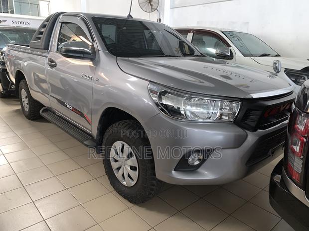 Toyota Hilux 2018 Silver