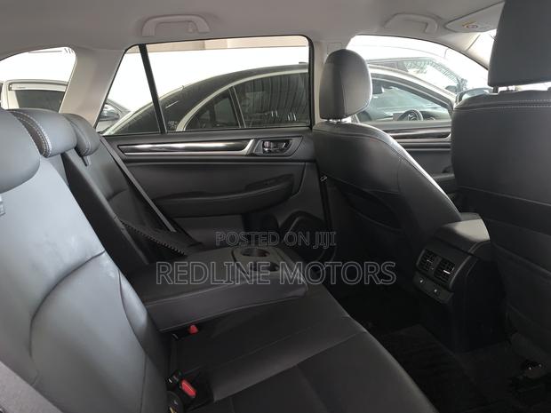 Subaru Outback 2.5i Limited AWD 2017 Matt Black