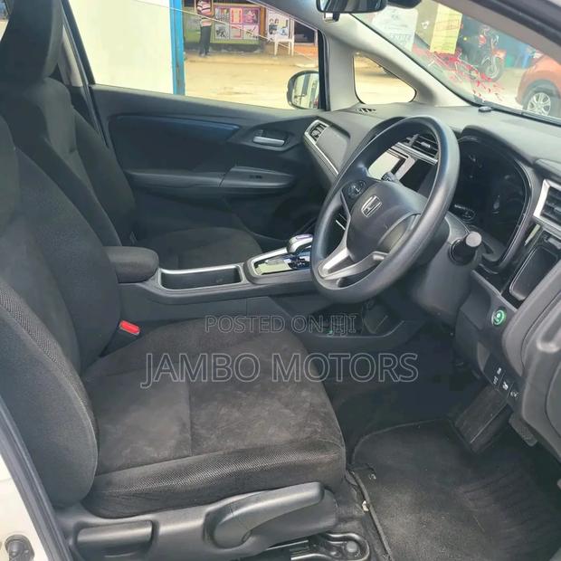 Honda Fit Shuttle 1.5 Hybrid 2WD 2018 White