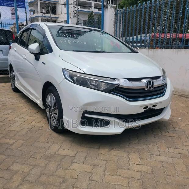 Honda Fit Shuttle 1.5 Hybrid 2WD 2018 White