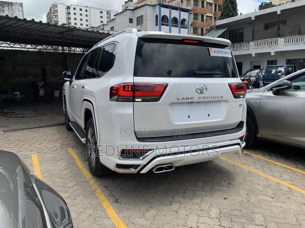 Toyota Land Cruiser 3.5 Petrol 4WD 2022 Pearl