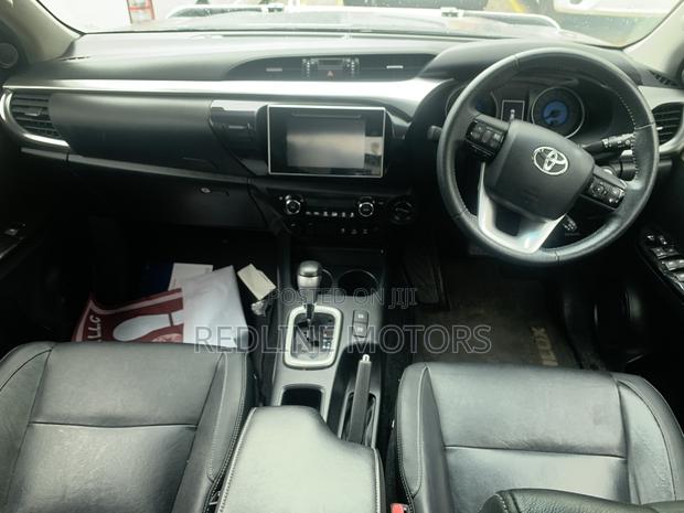 Toyota Hilux SR5 4x4 2017