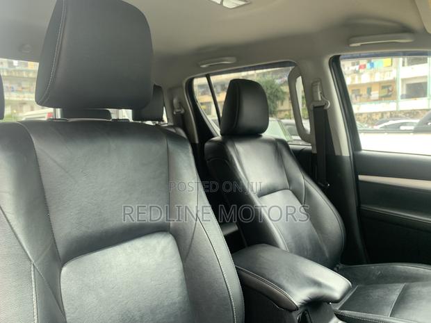 Toyota Hilux SR5 4x4 2017