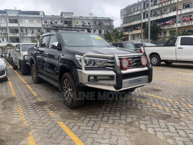 Toyota Hilux SR5 4x4 2017