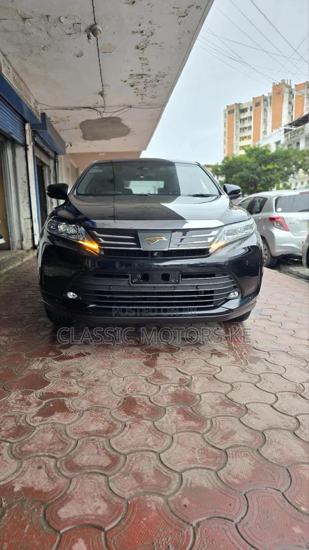 Toyota Harrier 2.0 4WD 2018 Black