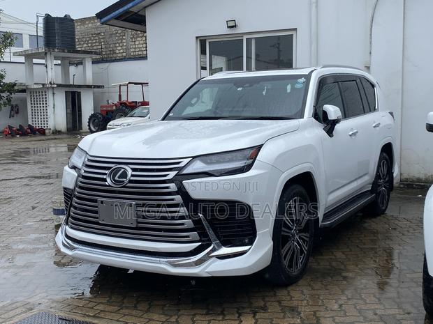 Lexus LX 2022 White