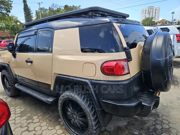 Toyota FJ Cruiser 2017 Brown