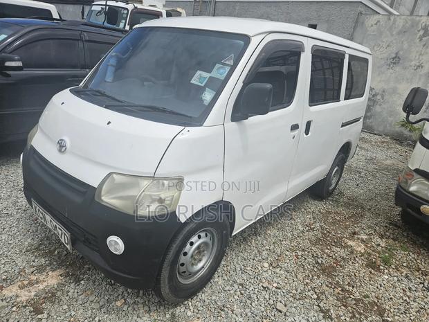 Toyota TownAce 2012 White